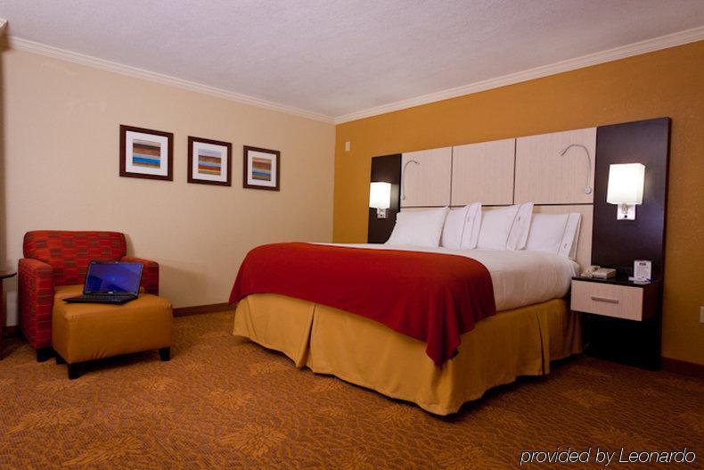 Holiday Inn Express Hotel & Suites Ft. Lauderdale-Plantation By Ihg Room photo